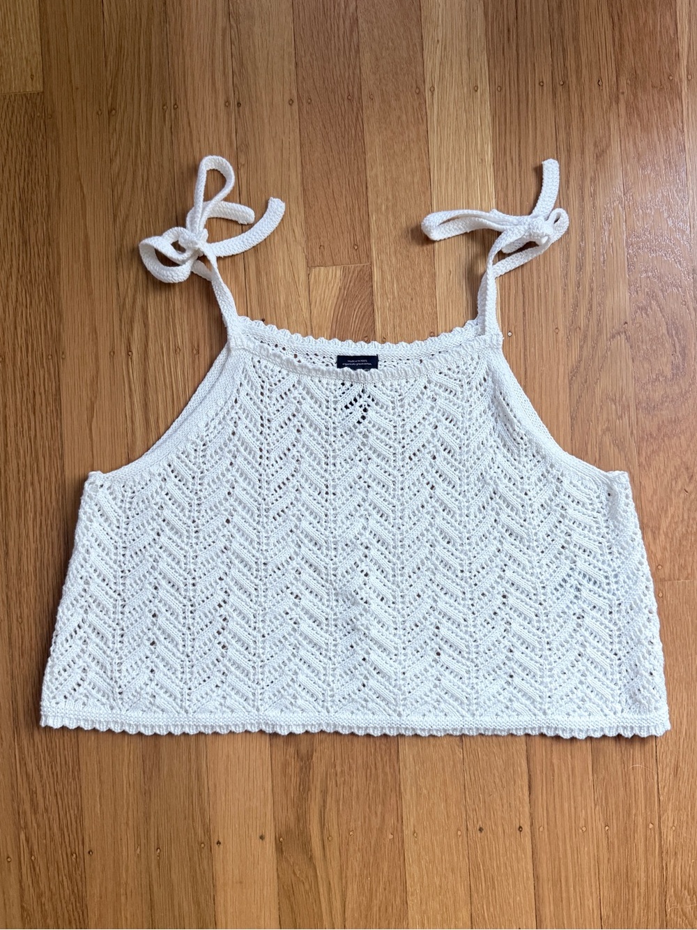GAP white Crochet adjustable Tie-Shoulder Crop tank top